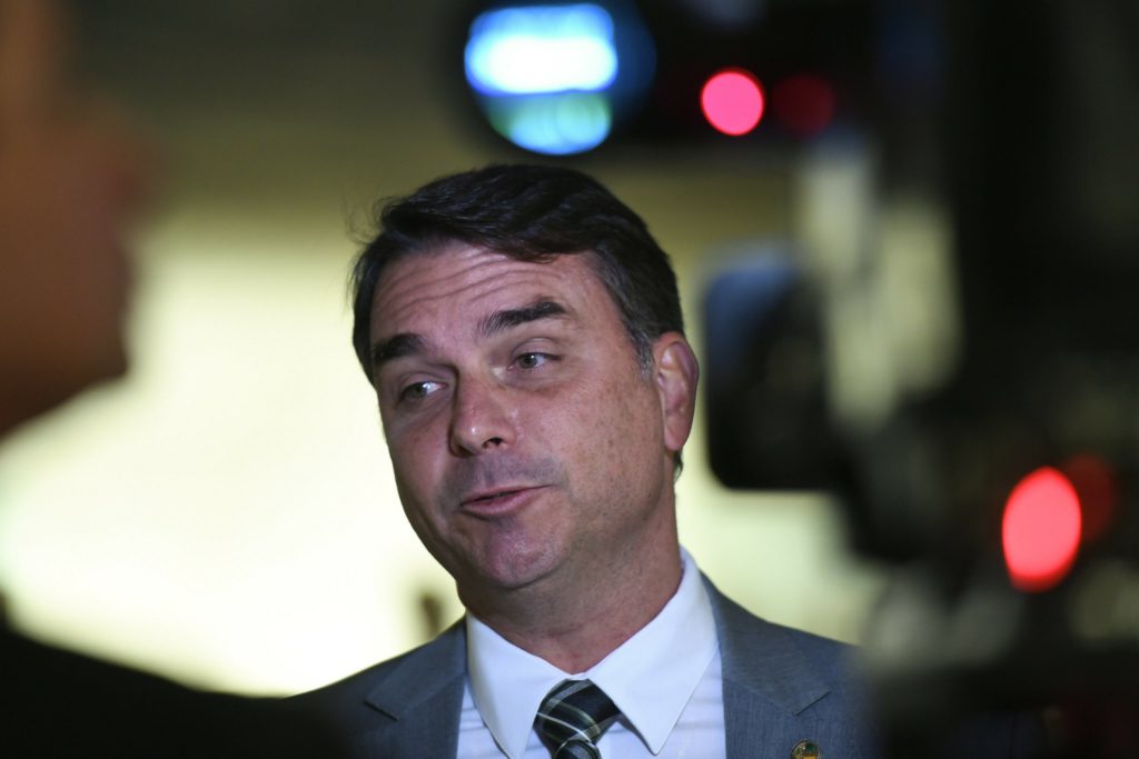 Decisão judicial para remoção de conteúdo falso sobre Flávio Bolsonaro 1 featured 1771775215603