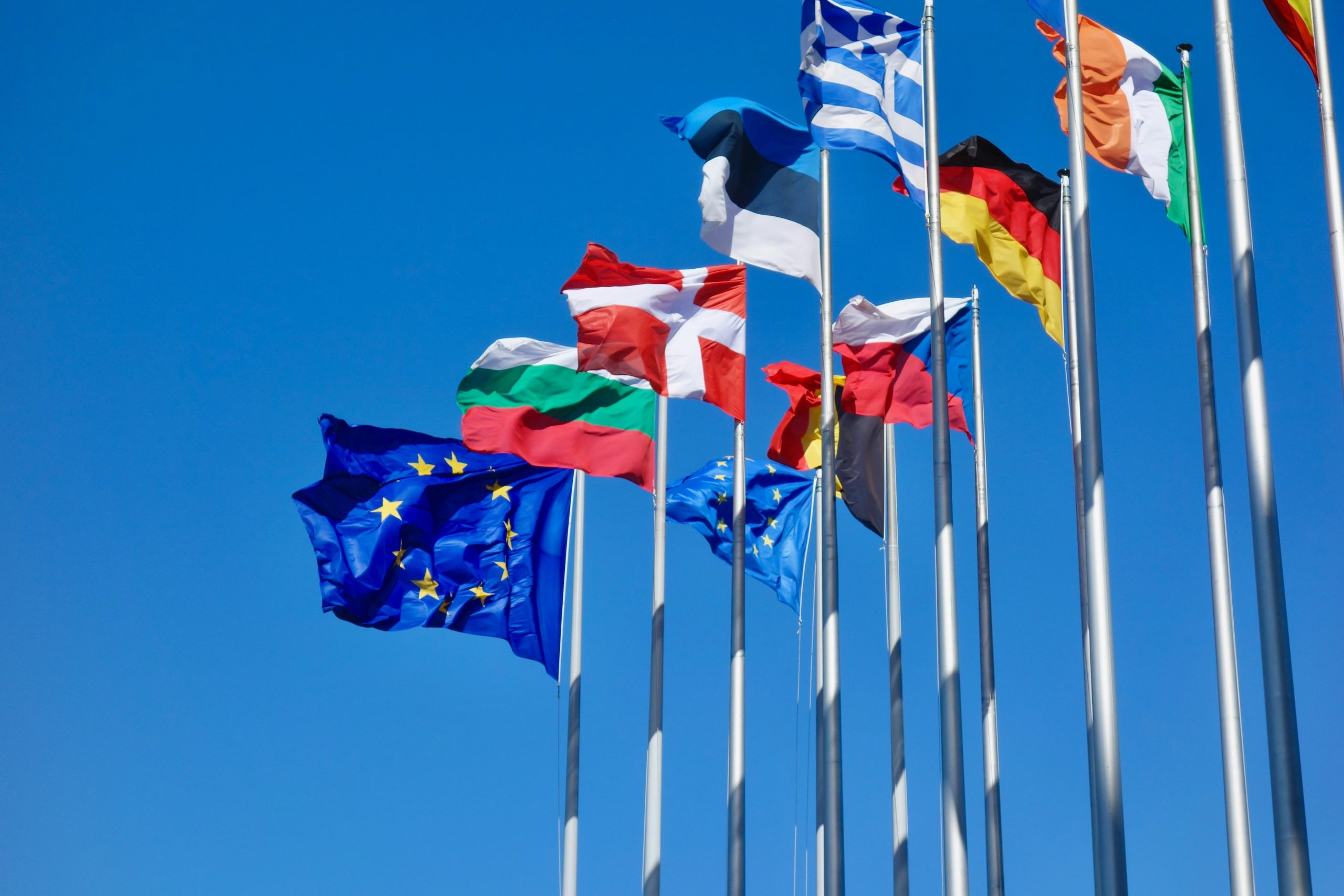 Adiado votação da UE sobre acordo comercial com os EUA devido a tarifas de Trump