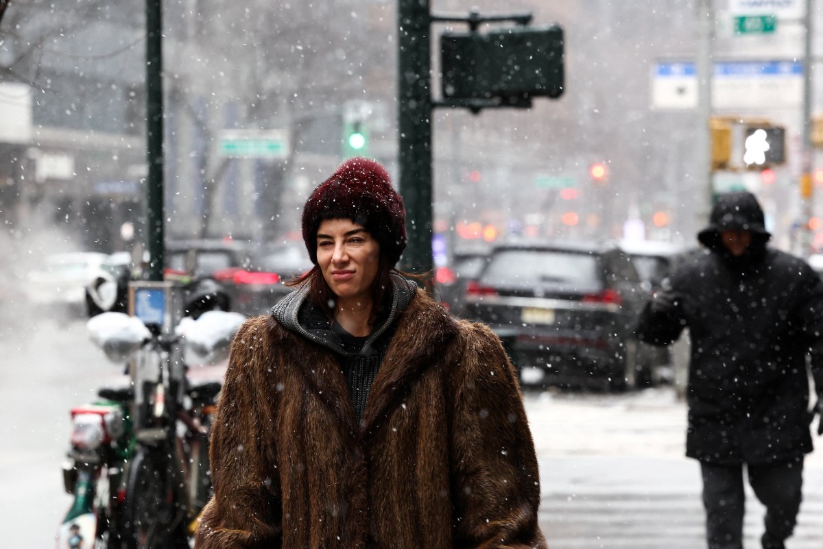 Cowboy Nu se apresenta em meio a nevasca em Nova York